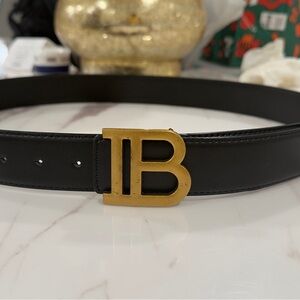 Black Leather Belt with Gold Buckle Burberry